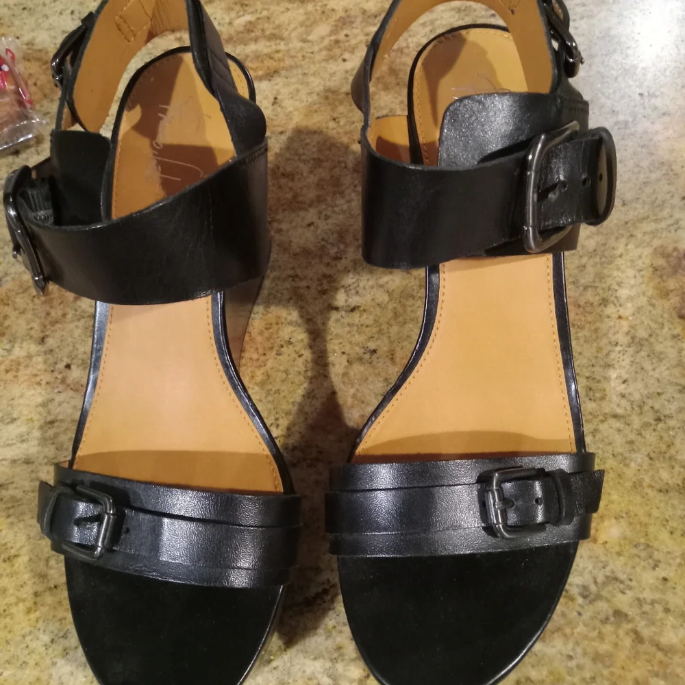 Shoes - Picture 1 of 8